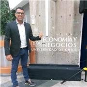 Dicto clase de Marketing a estudiantes